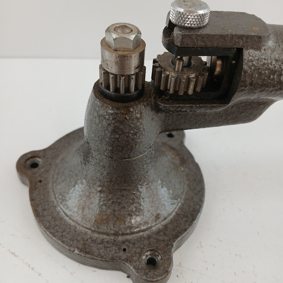 Superior Ring Enlarger Jewelry Jeweler Tool No. 39-618 with 16 Dies Ring Sizer - Picture 3 of 9